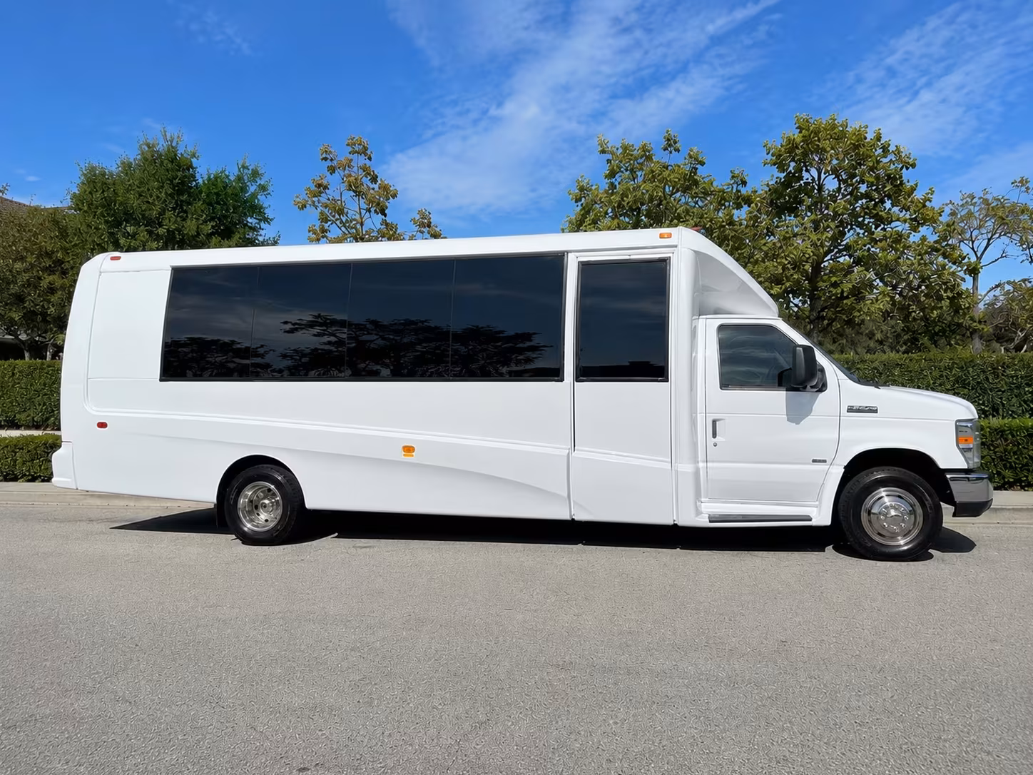 fayetteville minibus rentals for george s majestic lounge shows